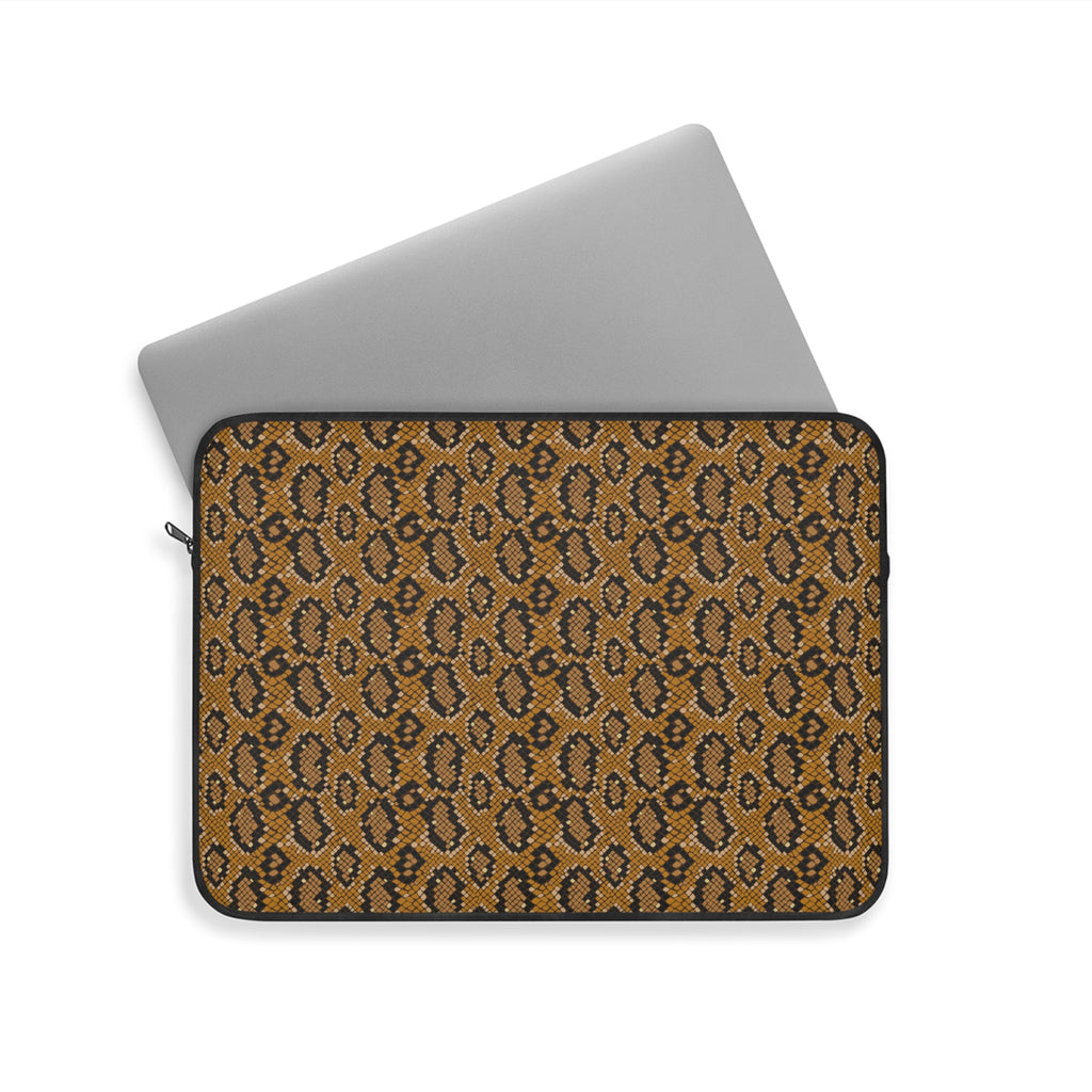 Funda para portátil con estampado de serpiente — Funda protectora marrón con estampado animal